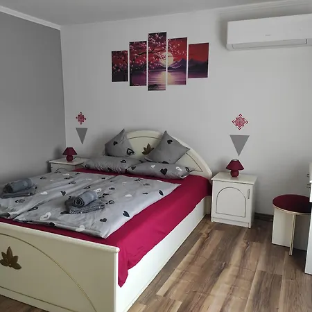 بيت للعطل Szofi Vendeghaz *