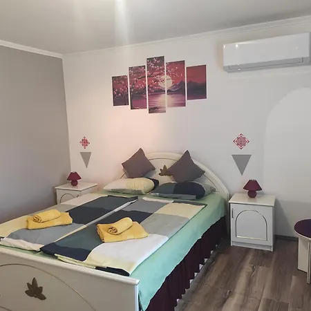 Szofi Vendeghaz بيت للعطل