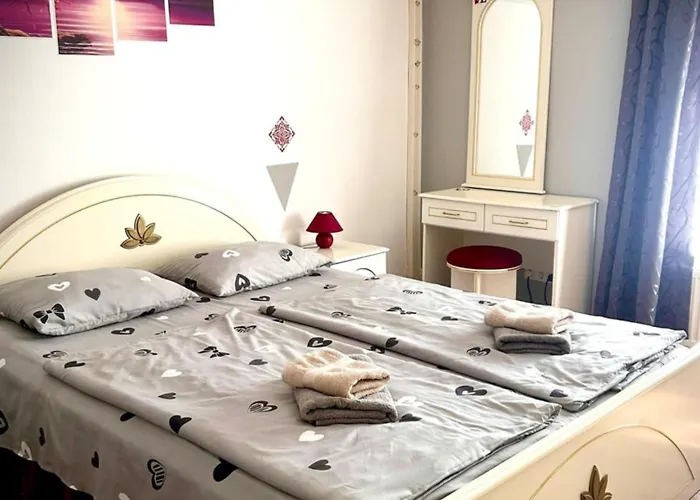 Szofi Vendeghaz بيت للعطل